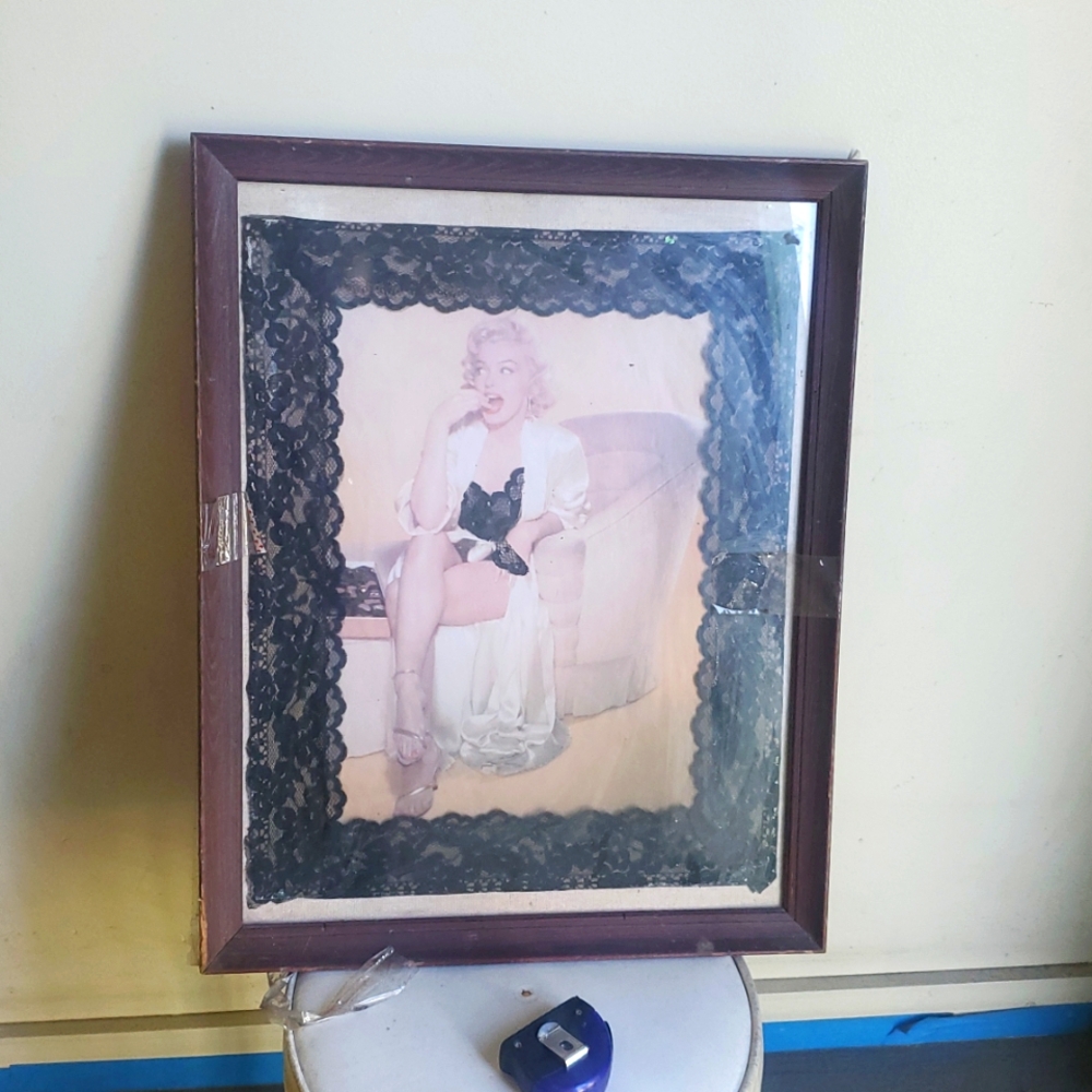 Marylin photo 16x22 Inside